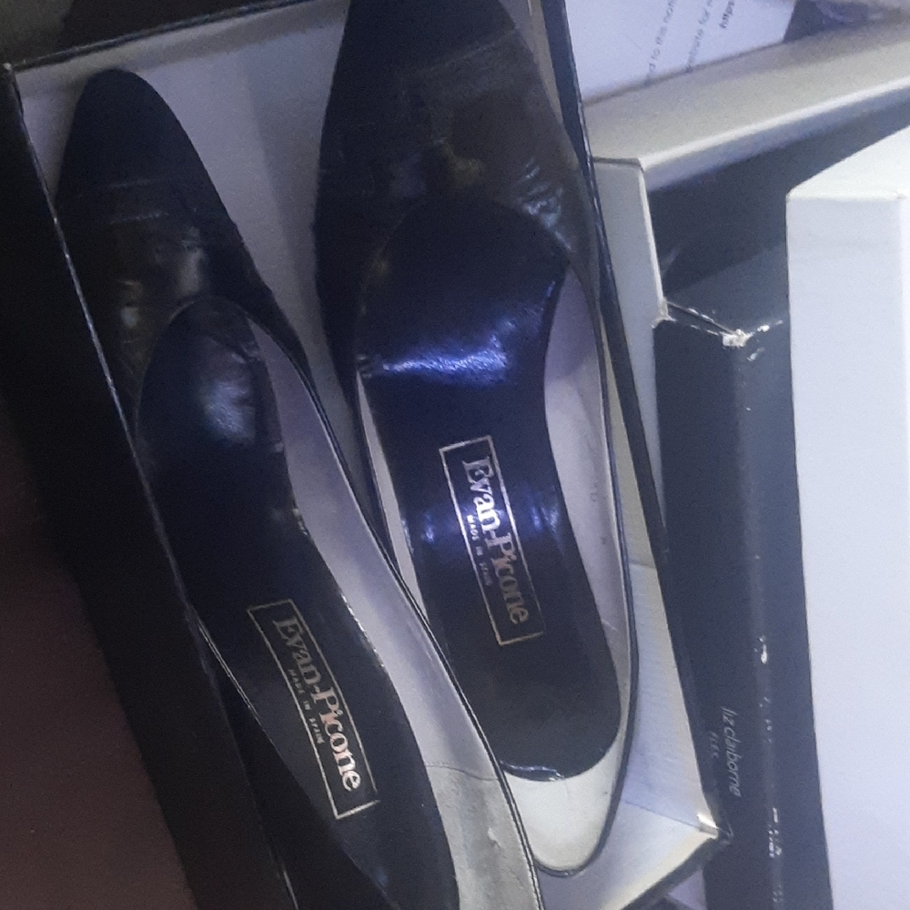 Evan Picone Black Heels Classic Design
